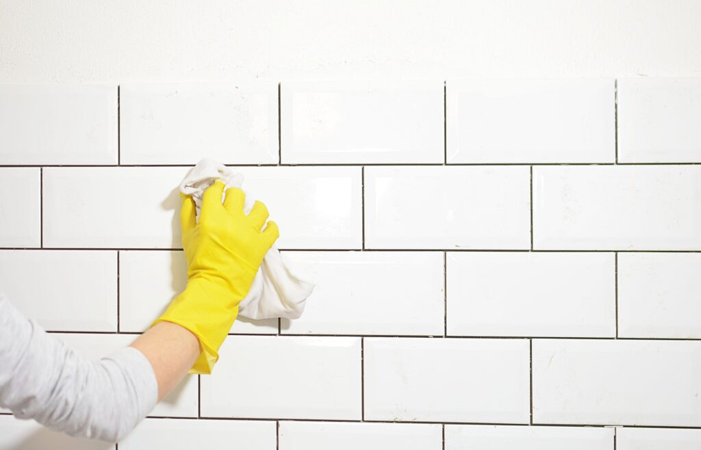 finishing the tiling of the kitchen with white tiles